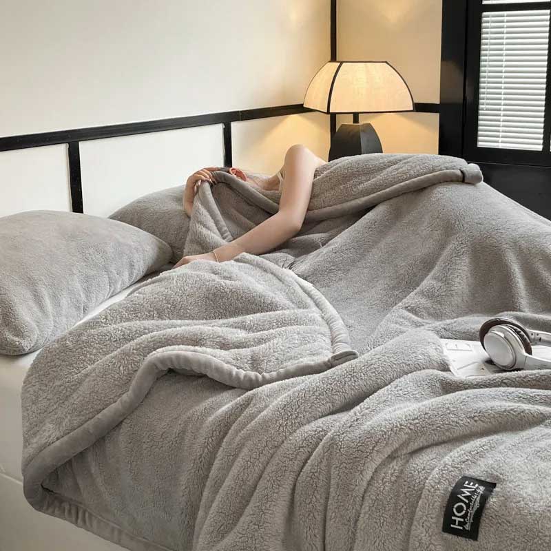 Plaid ELLA Gris – Polaire Douce et Moelleuse Unie