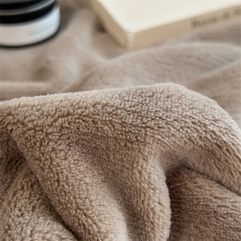 Plaid LOU Taupe – Velours Doux et Chaud Uni