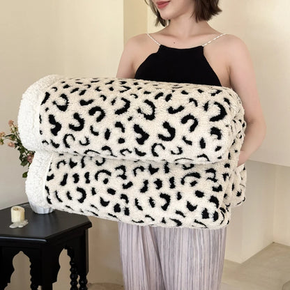 Plaid ZOÉ Beige – Polaire Douce à Motif Léopard