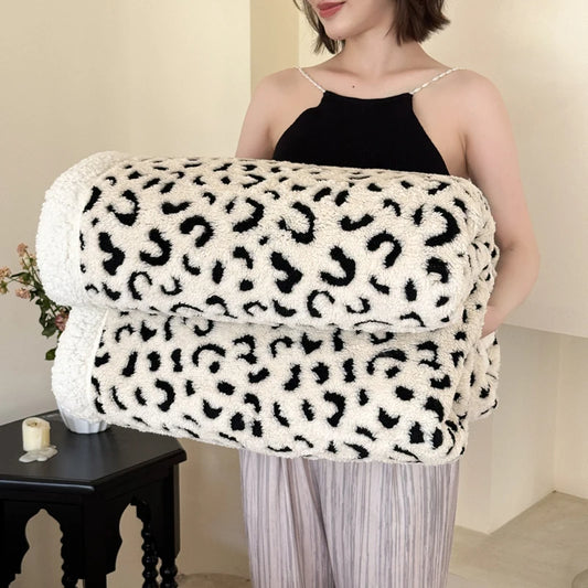 Plaid ZOÉ Beige – Polaire Douce à Motif Léopard