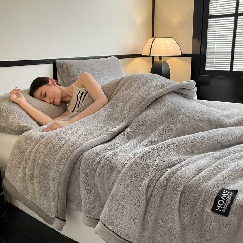 Plaid ELLA Gris – Polaire Douce et Moelleuse Unie