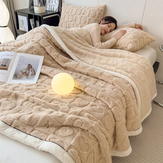 Plaid MILA Taupe – Polaire Douce à Motifs Cœur en Relief