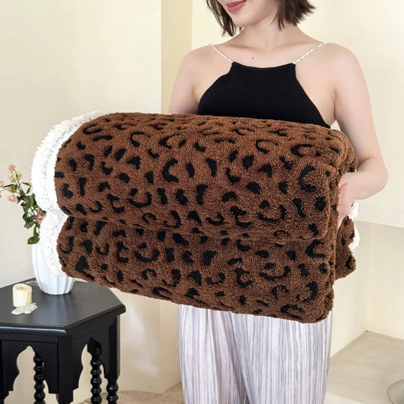 Plaid ZOÉ Chocolat – Polaire Douce à Motif Léopard