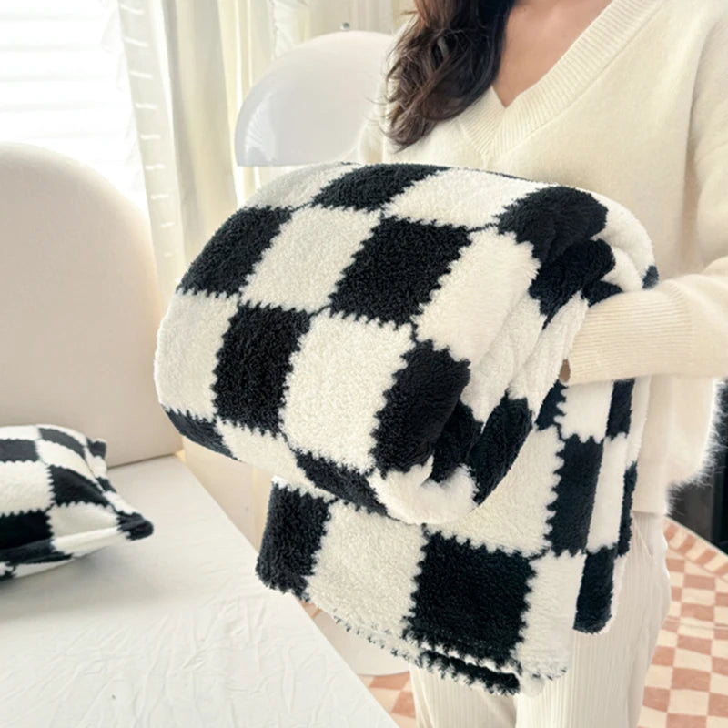 Plaid AVA Noir – Polaire Douce à Carreaux