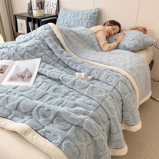 Plaid MILA Bleu – Polaire Douce à Motifs Cœur en Relief