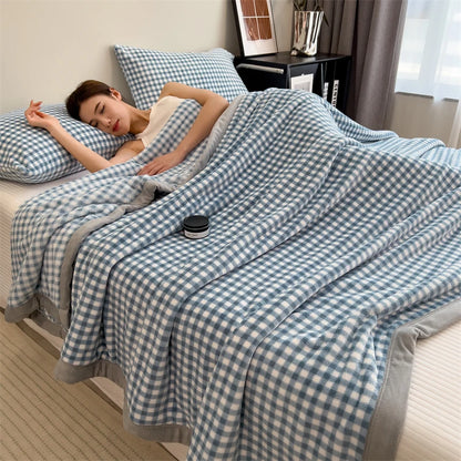 Plaid LOU Brume – Velours Doux à Petits Carreaux