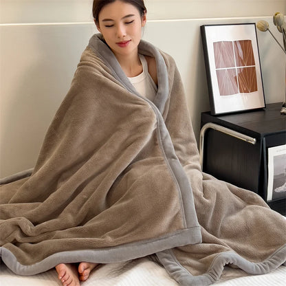 Plaid LOU Taupe – Velours Doux et Chaud Uni