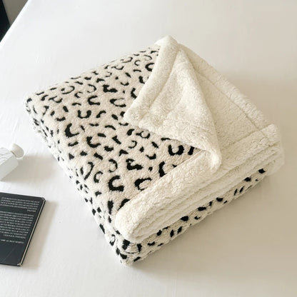 Plaid ZOÉ Beige – Polaire Douce à Motif Léopard