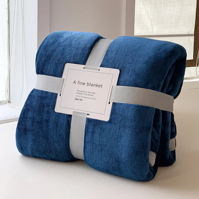 Plaid SÉLIA Marine – Flanelle Douce et Légère