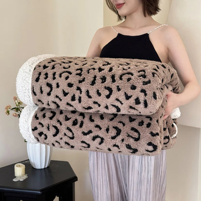 Plaid ZOÉ Taupe – Polaire Douce à Motif Léopard