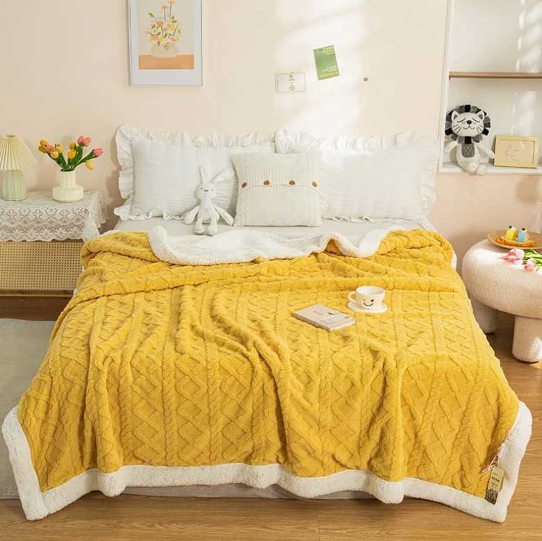 Plaid OSLO Jaune – Polaire Sherpa à Motifs Géométriques