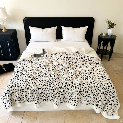 Plaid ZOÉ Beige – Polaire Douce à Motif Léopard