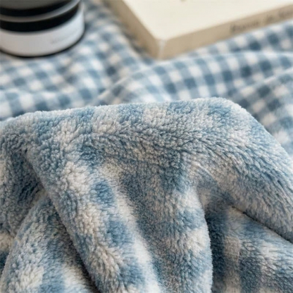Plaid LOU Brume – Velours Doux à Petits Carreaux