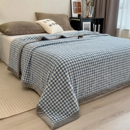 Plaid LOU Brume – Velours Doux à Petits Carreaux