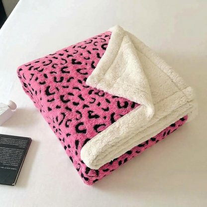 Plaid ZOÉ Rose – Polaire Douce à Motif Léopard