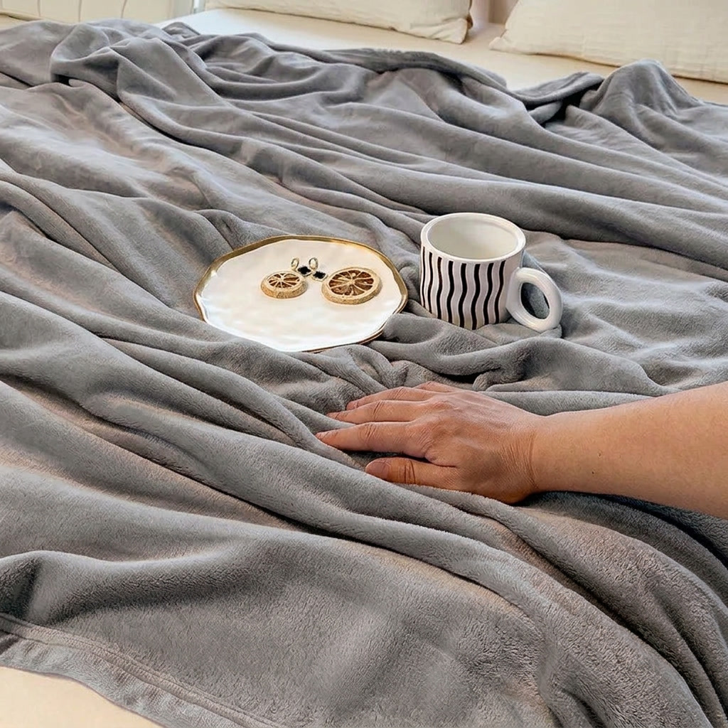 Plaid SÉLIA Gris – Flanelle Douce et Légère