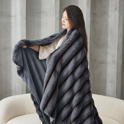 Plaid ROMY Anthracite – Fausse Fourrure Moelleuse à Relief Rayé