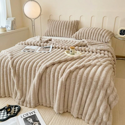 Plaid LOVA Taupe – Fausse Fourrure Côtelée Douce et Épaisse