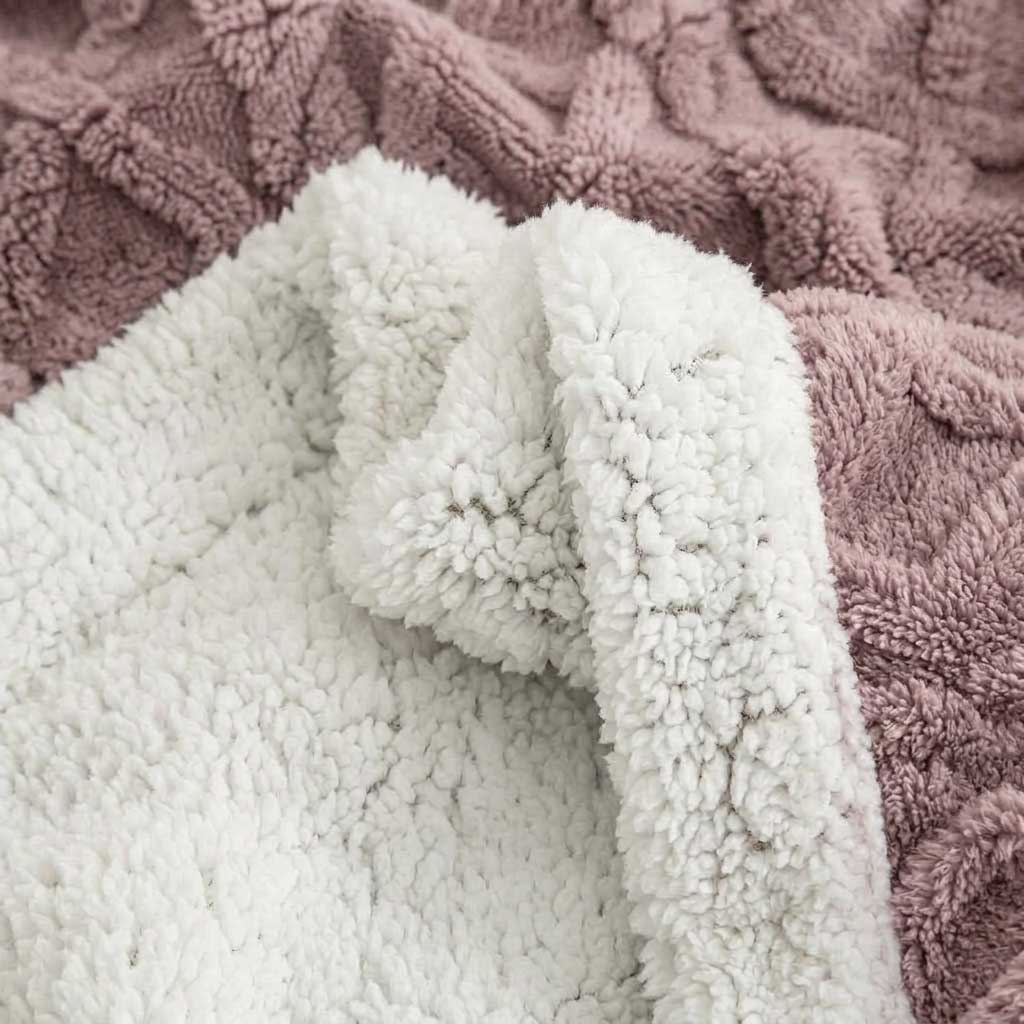 Plaid OSLO Violet – Polaire Sherpa à Motifs Géométriques