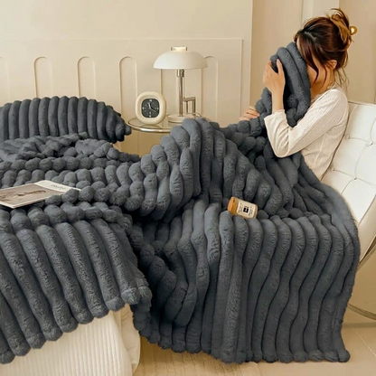 Plaid LOVA Gris – Fausse Fourrure Côtelée Douce et Épaisse
