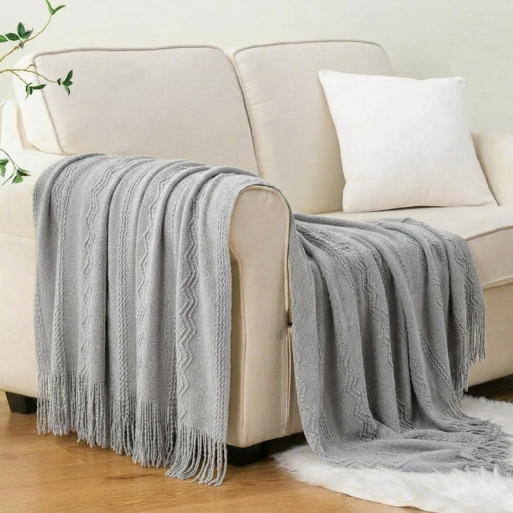 Plaid VELEN Gris – Tricoté à Motifs en Relief & Franges